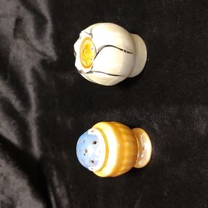 💙Adorable Made in Japan Salt/ Pepper Shakers